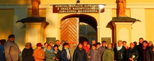 Seniorzy z gminy Miłoradz odwiedzili warmińskie sanktuaria.